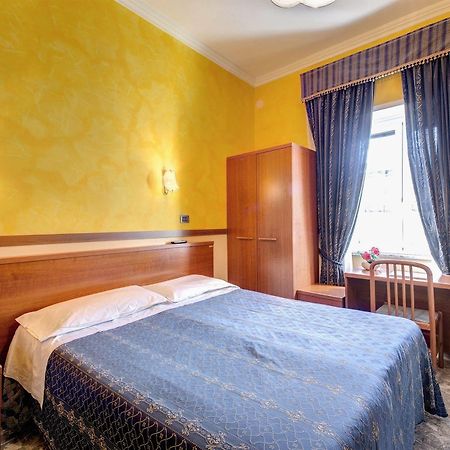Hotel Soggiorno Blu โรม ภายนอก รูปภาพ