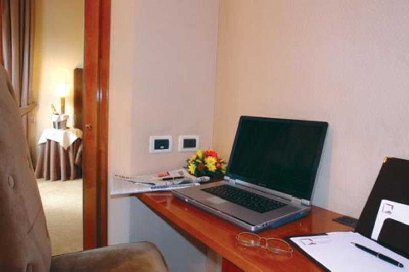 Hotel Soggiorno Blu โรม ภายนอก รูปภาพ