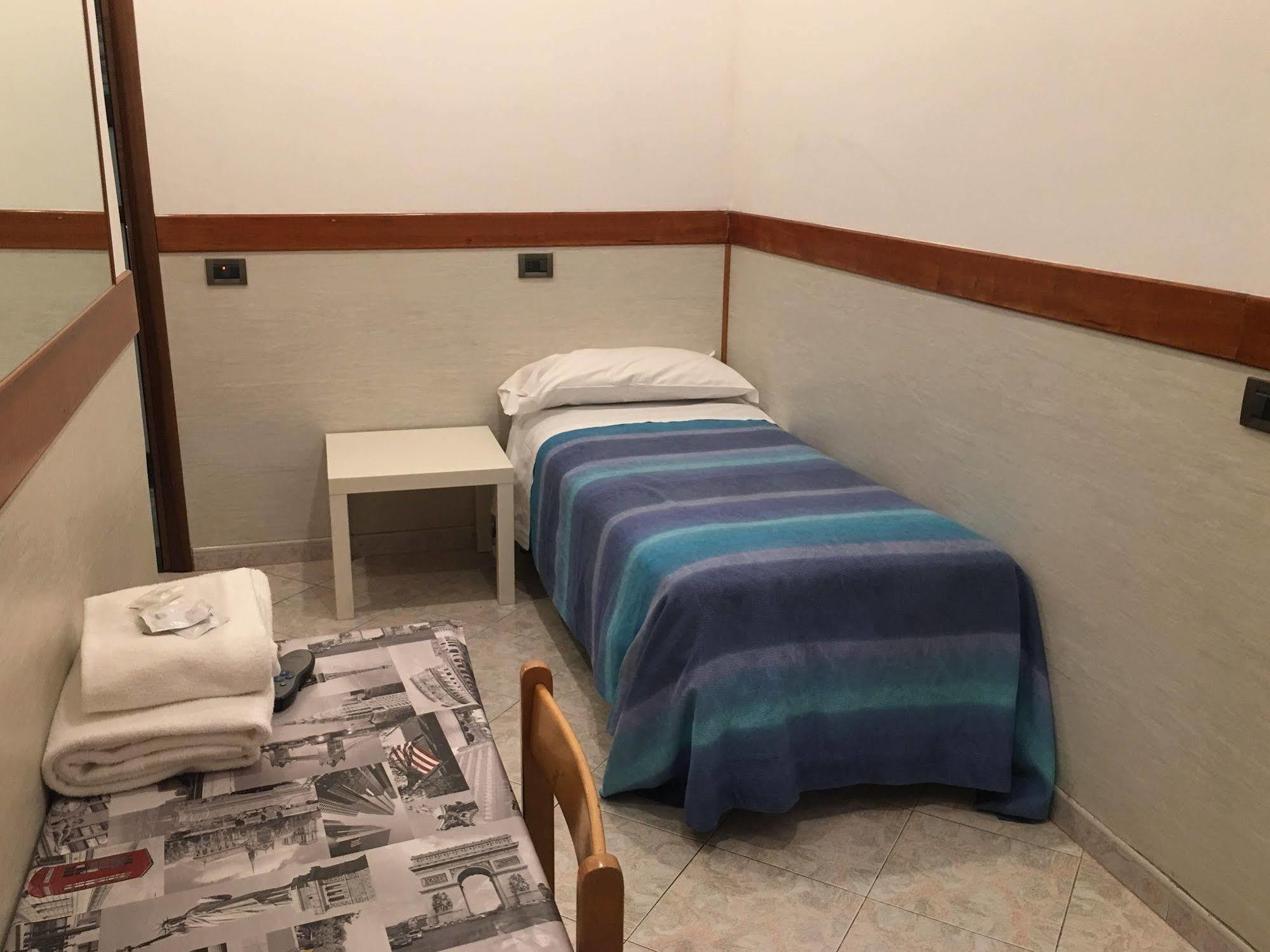 Hotel Soggiorno Blu โรม ภายนอก รูปภาพ