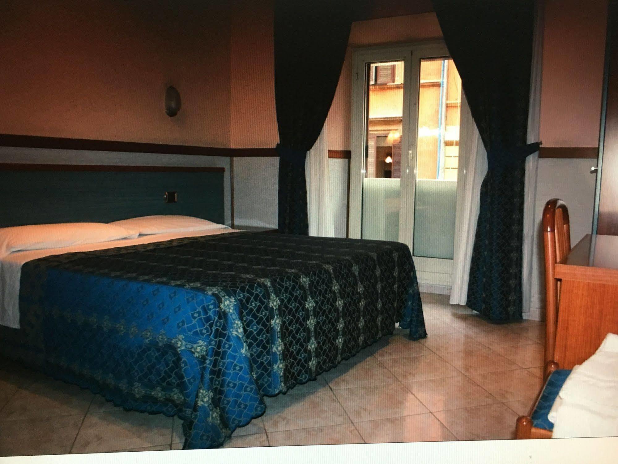 Hotel Soggiorno Blu โรม ภายนอก รูปภาพ