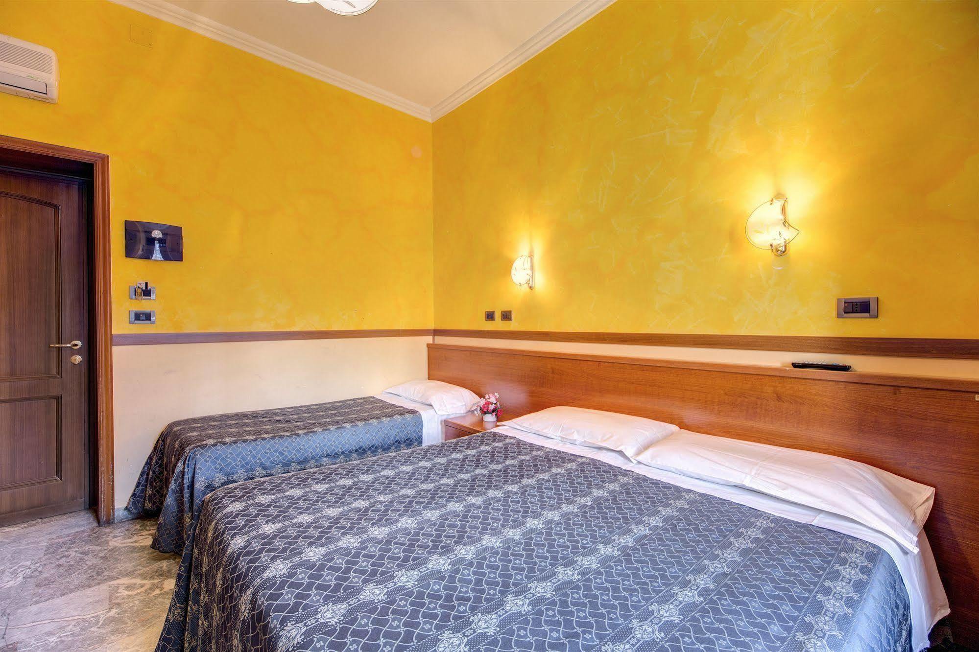 Hotel Soggiorno Blu โรม ภายนอก รูปภาพ